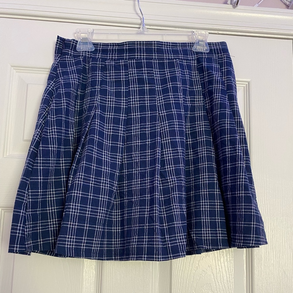 Blue mid length pleated skirt